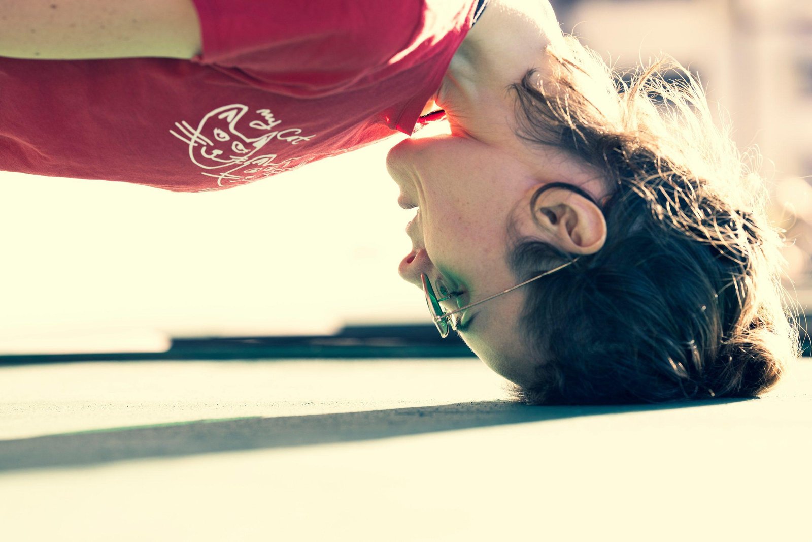 Jessica before and after practicing hair yoga during marathons