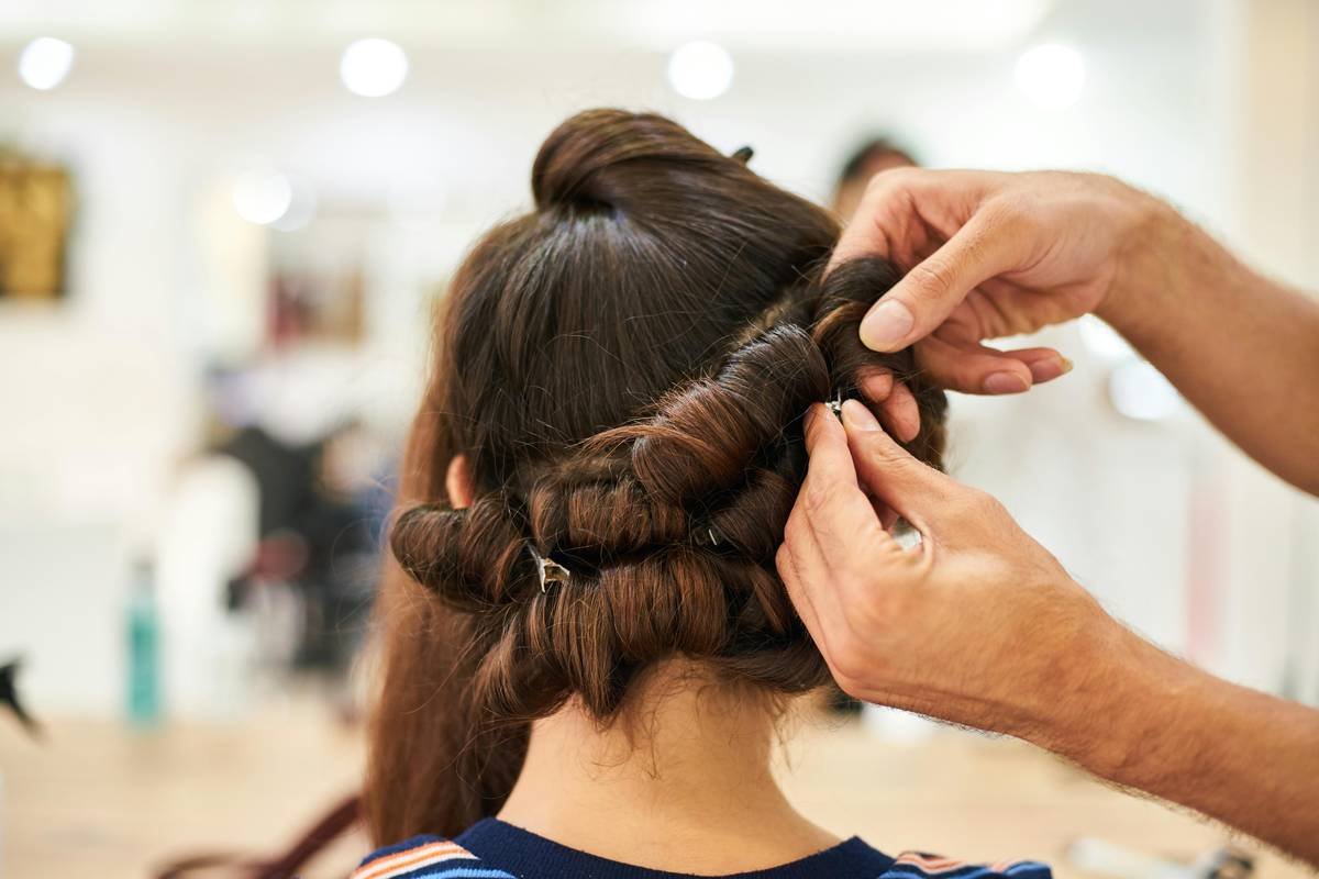 Stretch Updo: The Hair Yoga Secret to Effortless, All-Day Hold Without Breakage