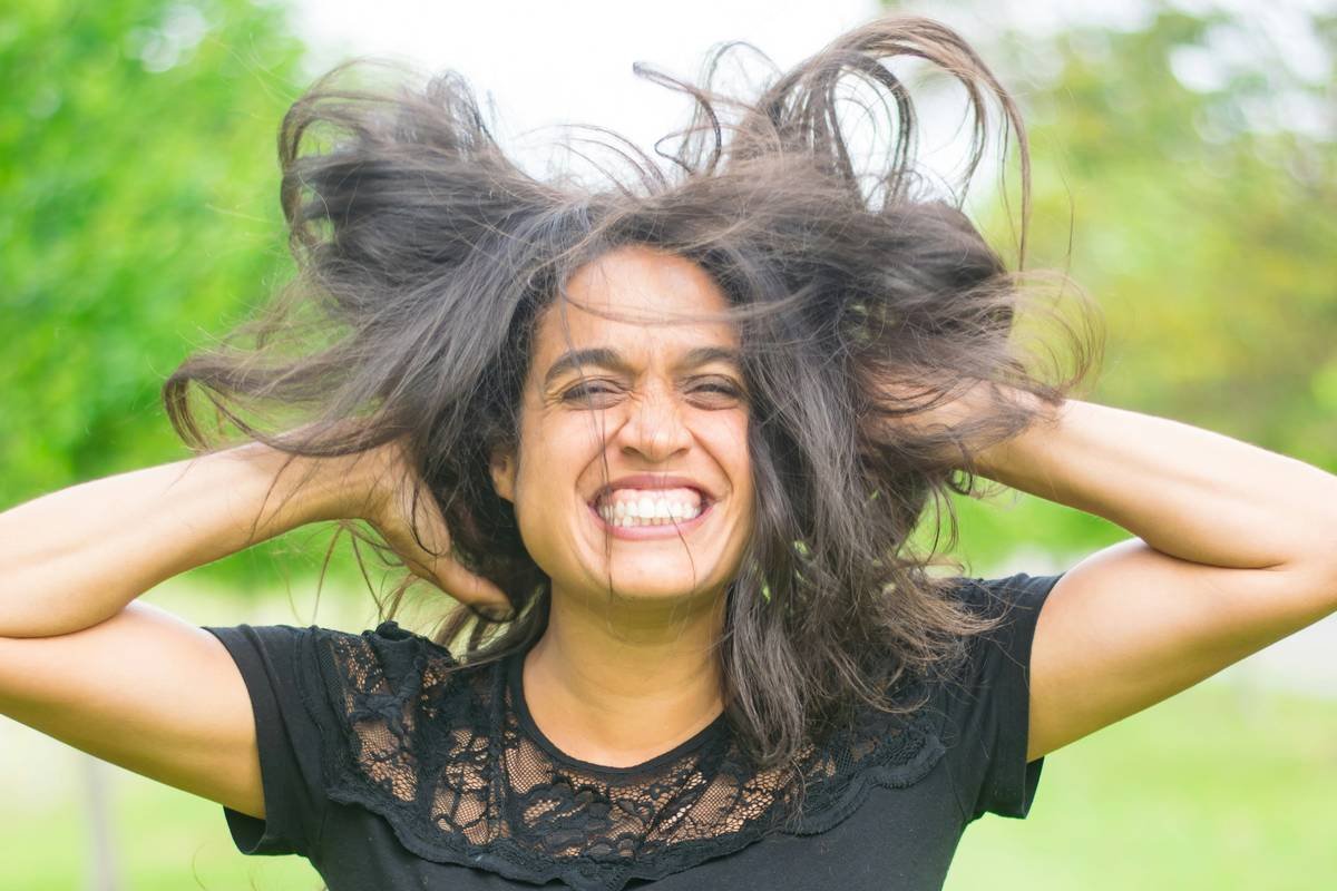 How to Master the Elastic Ponytail Updo: Your Secret Weapon in Hair Yoga