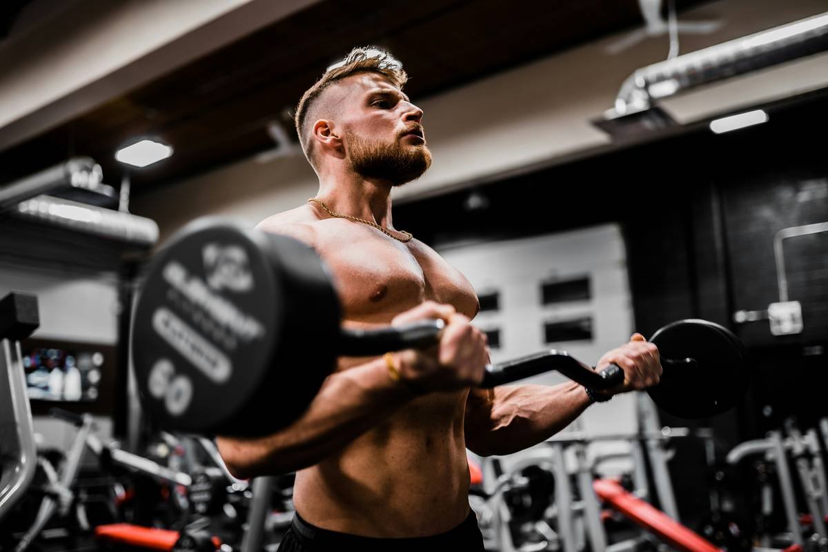 Bodybuilder and online coach @Crowtersix working out at a gym! Instagram: @VisualsByRoyalZ